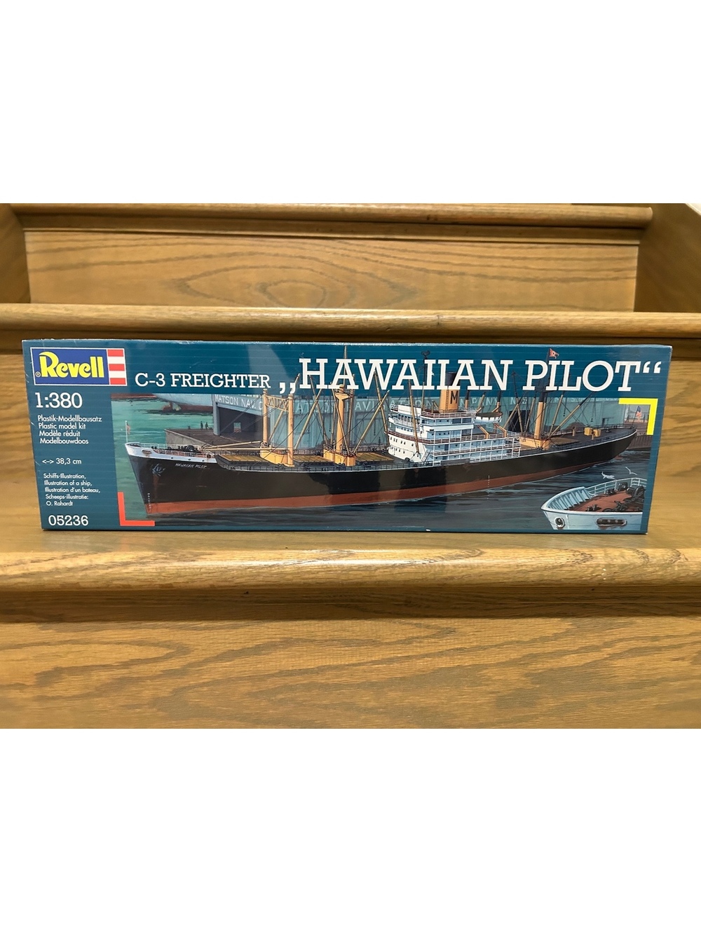 Revell C-3 Freighter Hawaiian Pilot Plastic Model Kit 1:380 Scale
